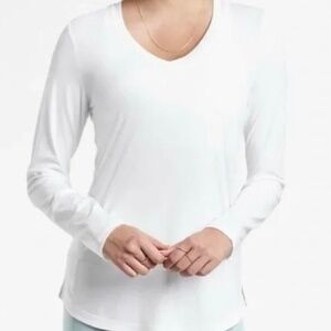 Athleta White Essential V-Neck Long Sleeve T-Shirt Top. XL